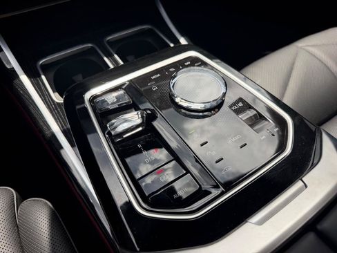 Used 2024 BMW 740i RWD image 31