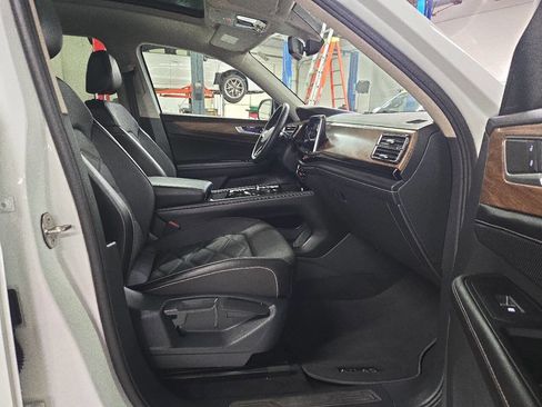 Used 2024 Volkswagen Atlas SE image 23