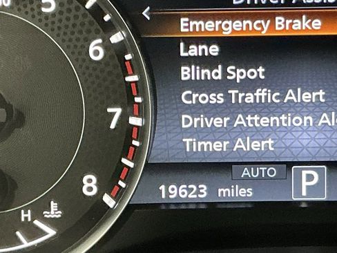 Used 2024 Nissan Armada SL w/ Captain's Chairs Package image 9