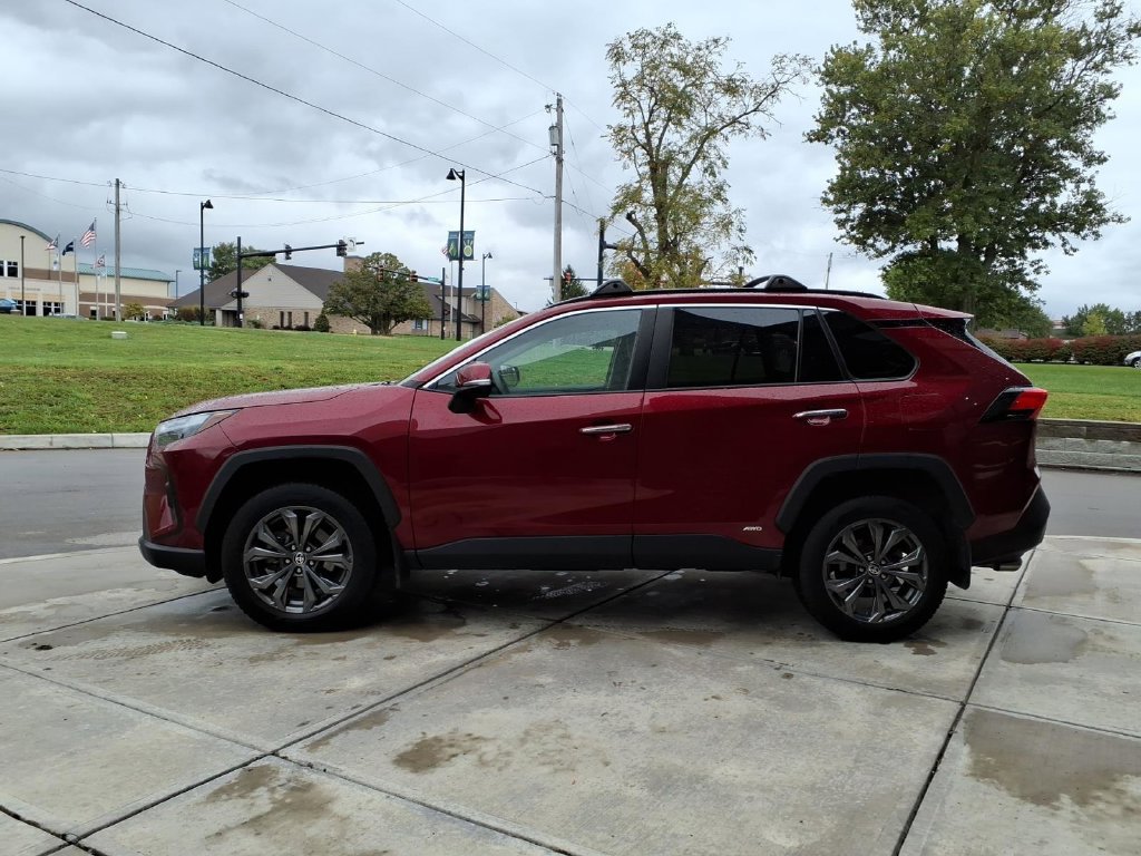 Used 2023 Toyota RAV4 Limited AWD/4WD image 4