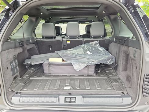 New 2026 Land Rover Discovery S AWD/4WD image 13
