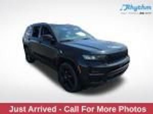 Used 2022 Jeep Grand Cherokee L Limited w/ Black Appearance Package AWD/4WD image 1