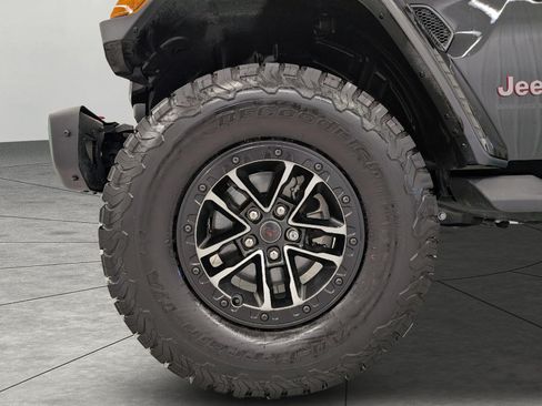 Used 2025 Jeep Wrangler Unlimited Rubicon AWD/4WD image 4