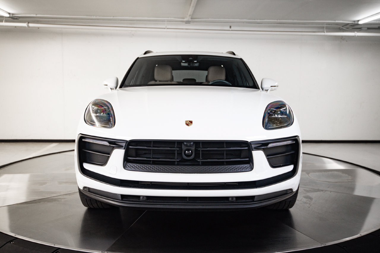 Certified 2024 Porsche Macan AWD/4WD image 10
