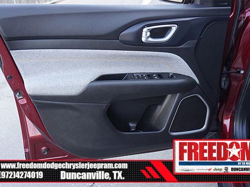 Used 2022 Jeep Compass Sport AWD/4WD image 39