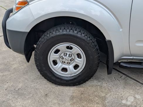 Used 2019 Nissan Frontier S RWD image 9
