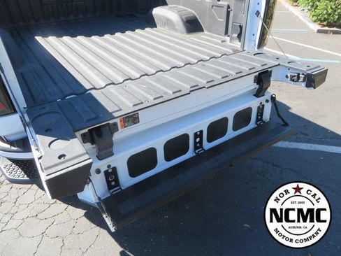 Used 2025 GMC Sierra 2500 AT4 AWD/4WD image 16