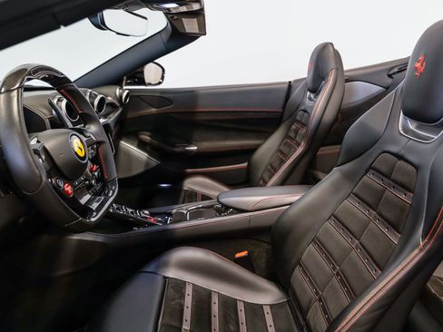 Used 2020 Ferrari Portofino RWD image 37