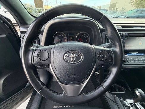 Used 2018 Toyota RAV4 SE image 20
