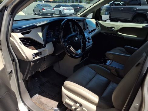 Used 2015 Toyota Sienna XLE w/ XLE Navigation Package FWD image 15