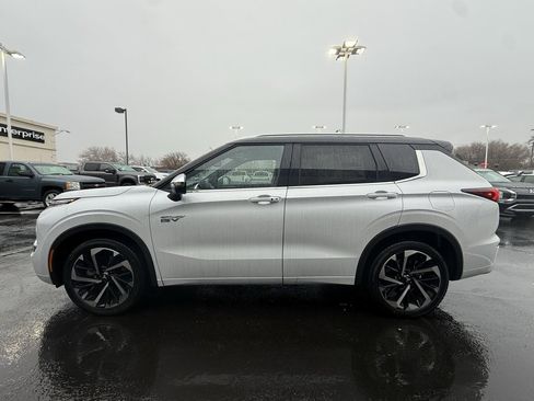 Used 2025 Mitsubishi Outlander SEL Black Edition image 4