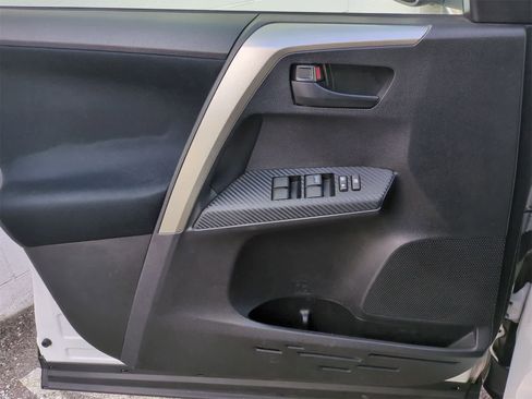 Used 2015 Toyota RAV4 LE image 28