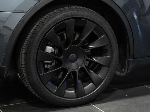 Used 2021 Tesla Model Y Long Range image 60