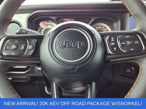 Used 2024 Jeep Gladiator Sport AWD/4WD image 16
