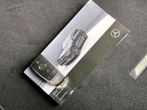 Used 2022 Mercedes-Benz GLC 300 4MATIC image 32