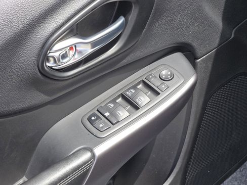 Used 2022 Jeep Cherokee Latitude Lux image 25