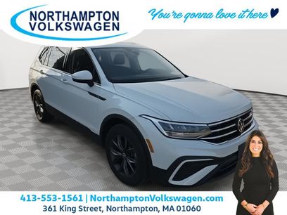 Used 2023 Volkswagen Tiguan SE w/ Panoramic Sunroof Package