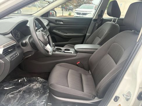 Used 2025 Nissan Altima 2.5 SV FWD image 25