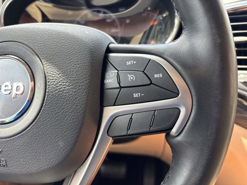 Used 2022 Jeep Grand Cherokee Laredo E w/ Security & Convenience Group image 16