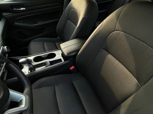 Used 2024 Nissan Altima 2.5 SV FWD image 22