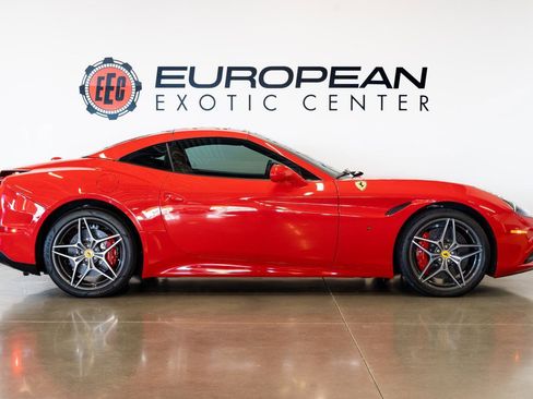 Used 2017 Ferrari California T image 19