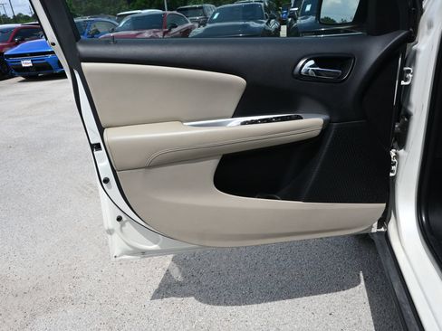 Used 2015 Dodge Journey SXT w/ Flexible Seating Group FWD image 8