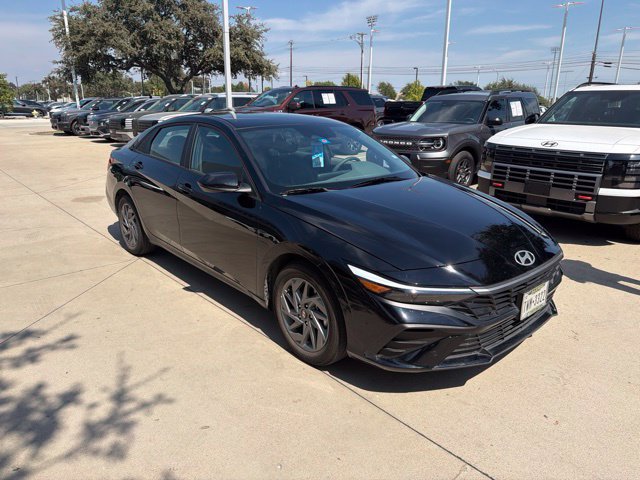 Certified 2024 Hyundai Elantra SEL FWD image 2