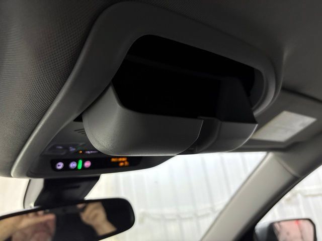 Used 2024 GMC Terrain SLE FWD image 32