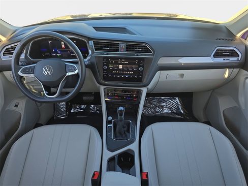 Used 2022 Volkswagen Tiguan SE image 10