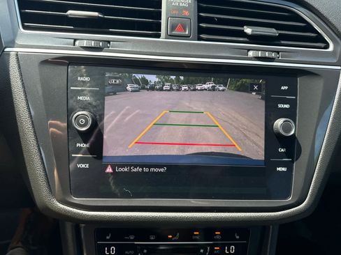 Used 2024 Volkswagen Tiguan SE w/ Panoramic Sunroof Package AWD/4WD image 22