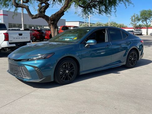 Used 2025 Toyota Camry SE image 6