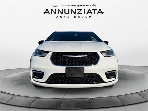 Certified 2025 Chrysler Pacifica Select image 8