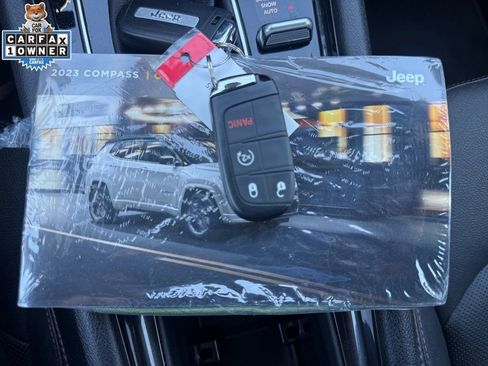 Used 2023 Jeep Compass Latitude AWD/4WD image 31
