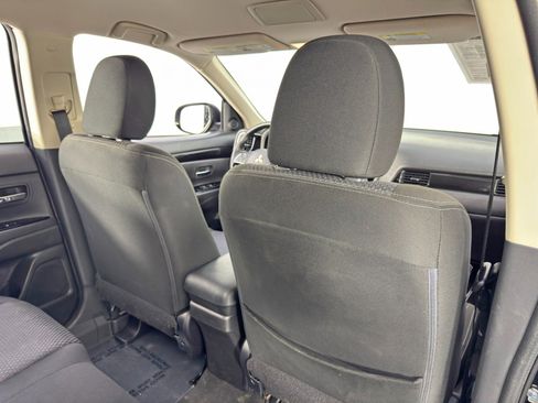 Used 2017 Mitsubishi Outlander SE image 30