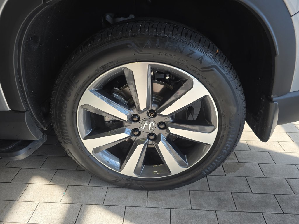 Used 2025 Honda Pilot Touring image 36