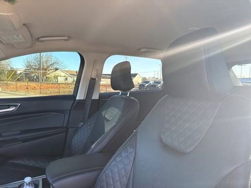 Used 2024 Ford Edge Titanium image 9