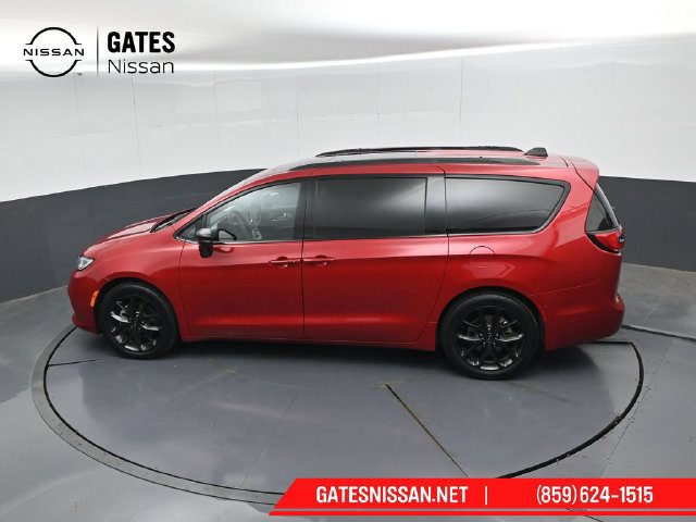 Used 2025 Chrysler Pacifica Limited FWD image 56
