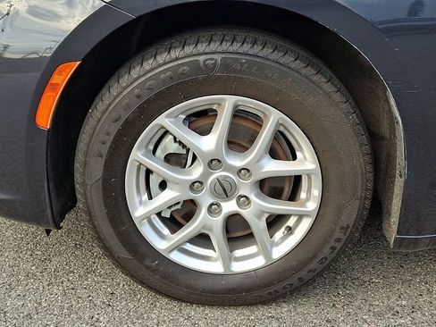 Used 2021 Chrysler Pacifica Touring-L FWD image 9