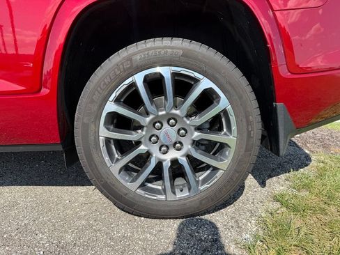 Used 2021 GMC Acadia Denali w/ Denali Technology Package FWD image 15