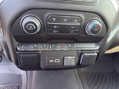 Used 2022 Chevrolet Silverado 1500 Custom image 16