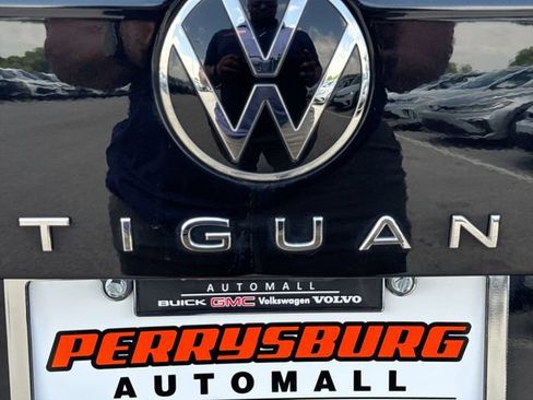 Certified 2024 Volkswagen Tiguan SE R-Line AWD/4WD image 32