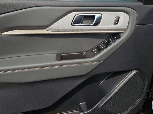 New 2026 Ford Explorer Active w/ Active Comfort Package RWD image 21