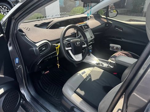 Certified 2018 Toyota Prius Two w/ Prius Two Safety Plus Package FWD image 7
