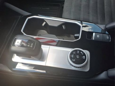 Used 2025 Mitsubishi Outlander SE AWD/4WD image 29