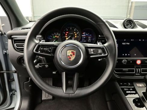 Used 2025 Porsche Macan image 8