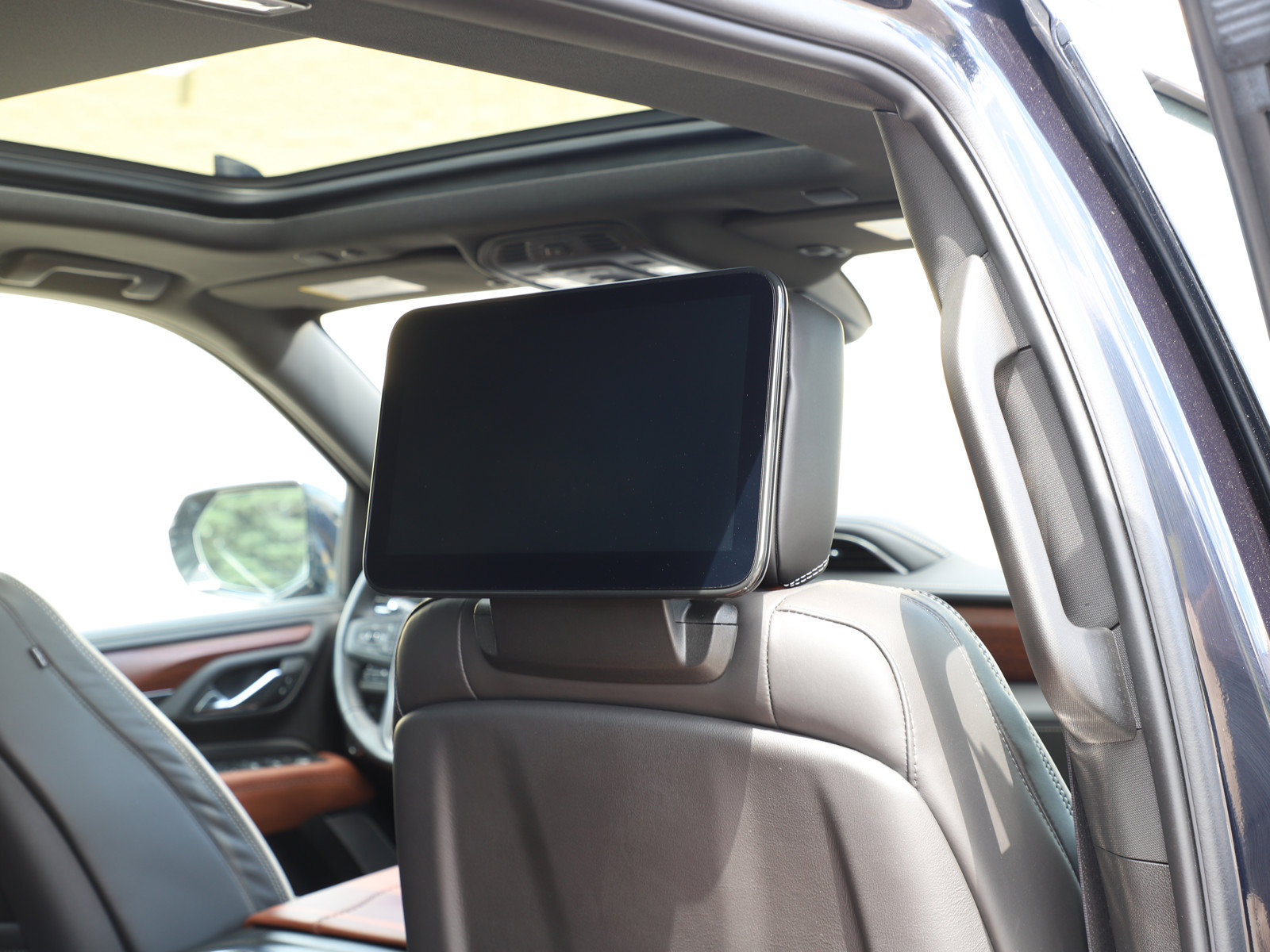 Used 2023 GMC Yukon Denali Ultimate AWD/4WD image 13