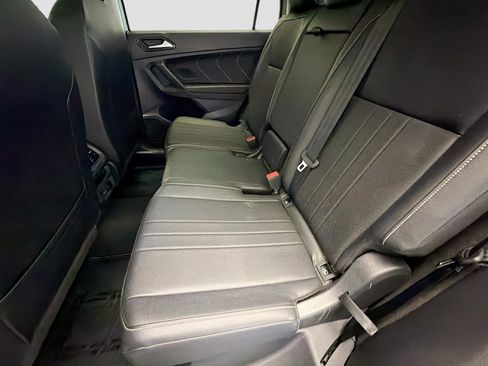 Used 2023 Volkswagen Tiguan SE w/ Panoramic Sunroof Package image 13