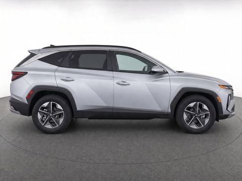 Used 2025 Hyundai Tucson SEL FWD image 2