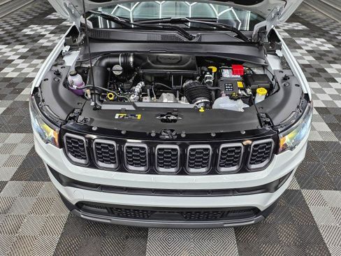 Used 2025 Jeep Compass Latitude w/ Altitude Special Edition AWD/4WD image 38