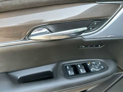 Used 2024 Cadillac XT6 Premium Luxury w/ Platinum Package image 13